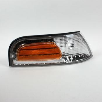 2009 Ford Crown Victoria Parking / Side Marker Light Front Right TYC 18509501 image 2 of 2