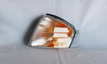 2000 Mercedes-Benz C280 Turn Signal / Parking Light Assembly Front Left TYC 18592400 image 2 of 2