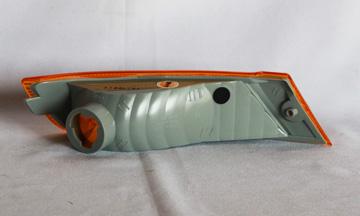 2005 Jeep Liberty Turn Signal / Parking Light Front Left TYC 18597601 image 2 of 2