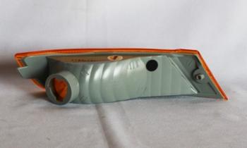 2005 Jeep Liberty Turn Signal / Parking Light Front Left TYC 18597601 image 2 of 2