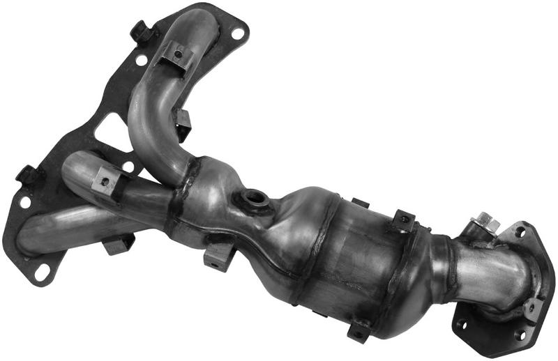 2010 Nissan Rogue Exhaust Manifold with Integrated Catalytic Converter