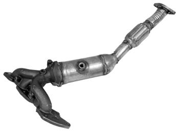 2009 Ford Focus Exhaust Manifold with Integrated Catalytic Converter