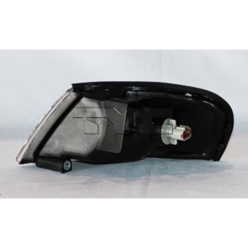 1998 Nissan Altima Turn Signal / Parking Light Assembly Front Right TYC 18522300 image 2 of 3