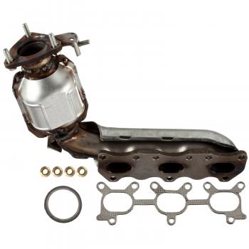 2003 Chevrolet Tracker Exhaust Manifold with Integrated Catalytic Converter