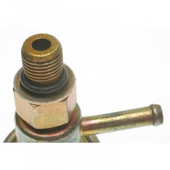 1987 Toyota Celica Fuel Injection Pressure Regulator BWD 21833 image 3 of 3
