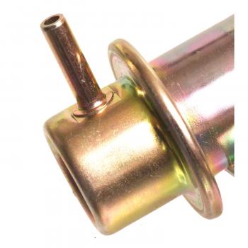 1994 Mitsubishi Montero Fuel Injection Pressure Regulator BWD 23071 image 3 of 3