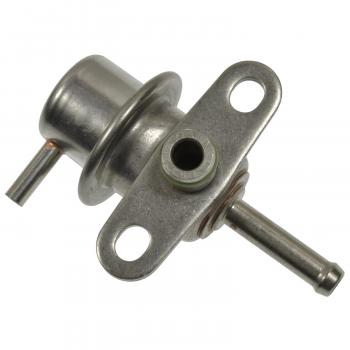 1987 Toyota Corolla Fuel Injection Pressure Regulator BWD 24038 image 1 of 3