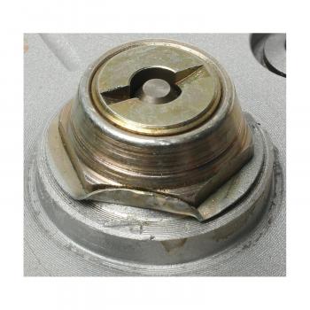 1988 Audi 80 Fuel Injection Fuel Distributor BWD 26114 image 2 of 4