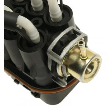 2000 Oldsmobile Bravada Fuel Injector BWD 63885 image 1 of 4