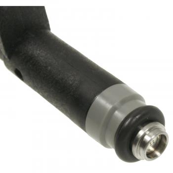 2006 Cadillac SRX Fuel Injector BWD 67300 image 1 of 3