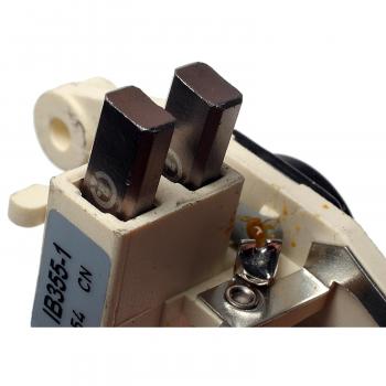 1991 Mercedes-Benz 560SEL Voltage Regulator BWD R2119 image 3 of 4