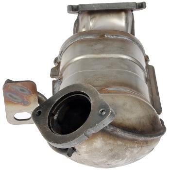 2017 Chrysler 200 Exhaust Manifold with Integrated Catalytic Converter