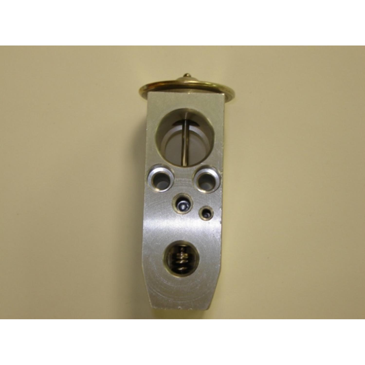 Global Parts Distributors 3411392 - A/C Expansion Valve Global Parts Distributors 3411392 A/C Expansion Valve product image 1 of 1