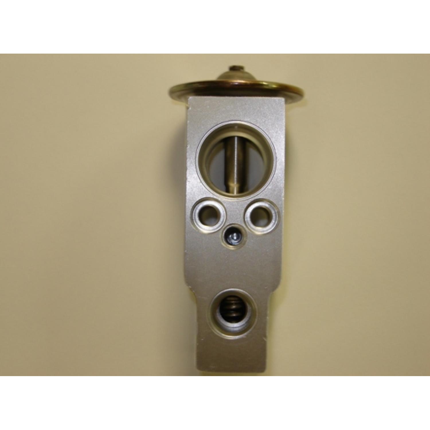 Global Parts Distributors 3411414 - A/C Expansion Valve Global Parts Distributors 3411414 A/C Expansion Valve product image 1 of 1