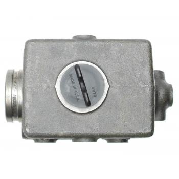 1982 International 1824 Brake Master Cylinder Raybestos MC2842 image 3 of 4