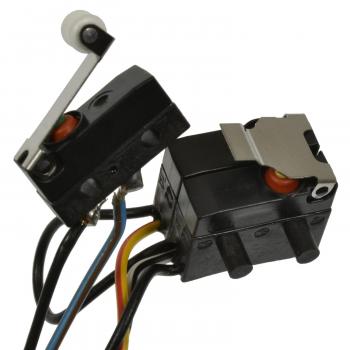 1996 Volvo 850 Door Lock Actuator Front Right Standard Motor Products DLA942 image 1 of 3
