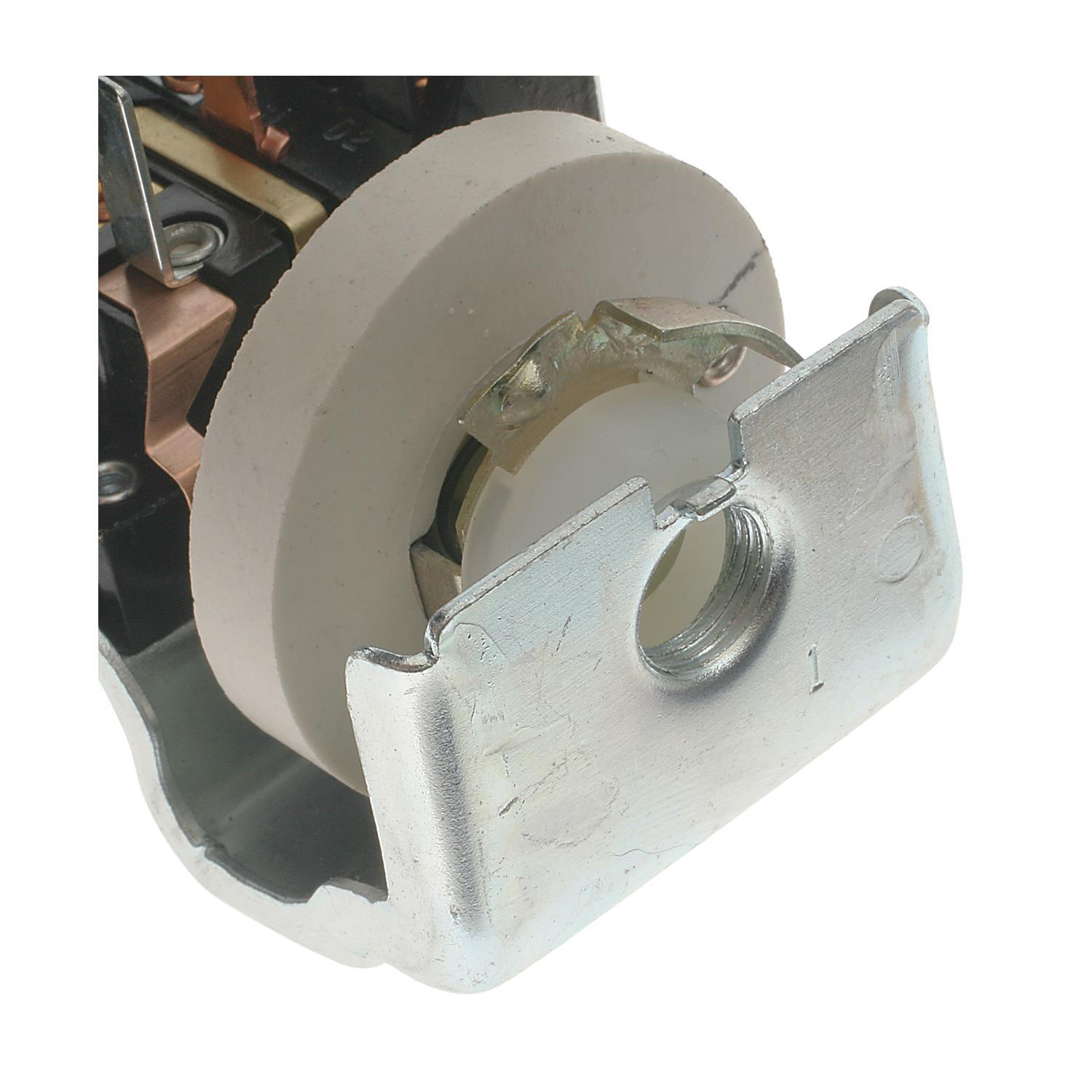 Standard Motor Products DS613 - Headlight Switch Standard Motor Products DS613 Headlight Switch product image 1 of 3