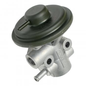 1989 Geo Tracker EGR Valve Standard Motor Products EGV746 image 2 of 3