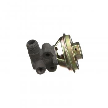 2004 Nissan Xterra EGR Valve Standard Motor Products EGV882 image 2 of 4