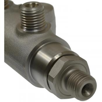 2007 Dodge Ram 2500 Fuel Injector Rail Standard Motor Products FIR7 image 1 of 4