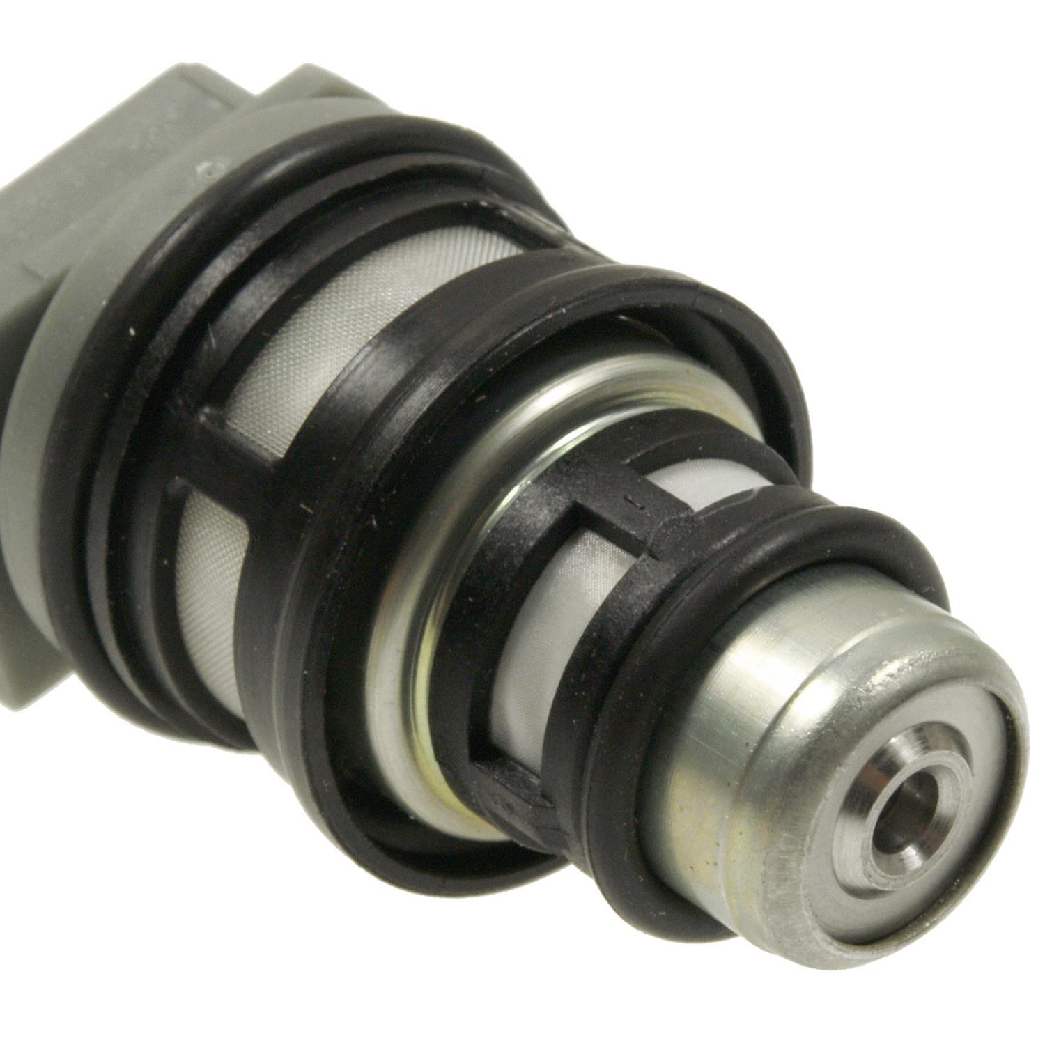 Standard Motor Products FJ100RP4 - Fuel Injector Standard Motor Products FJ100RP4 Fuel Injector product image 1 of 3