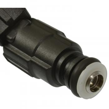 2005 Chevrolet Corsa Fuel Injector Standard Motor Products FJ1318 image 1 of 3