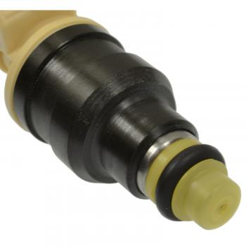 1996 Hyundai Accent Fuel Injector Standard Motor Products FJ393 image 1 of 3