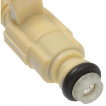 2005 Kia Spectra5 Fuel Injector Standard Motor Products FJ493 image 1 of 3