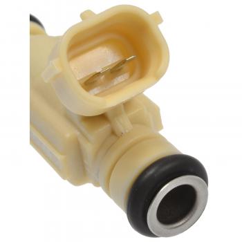 2005 Kia Spectra5 Fuel Injector Standard Motor Products FJ493 image 3 of 3