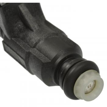 2003 Saturn Vue Fuel Injector Standard Motor Products FJ677 image 1 of 3
