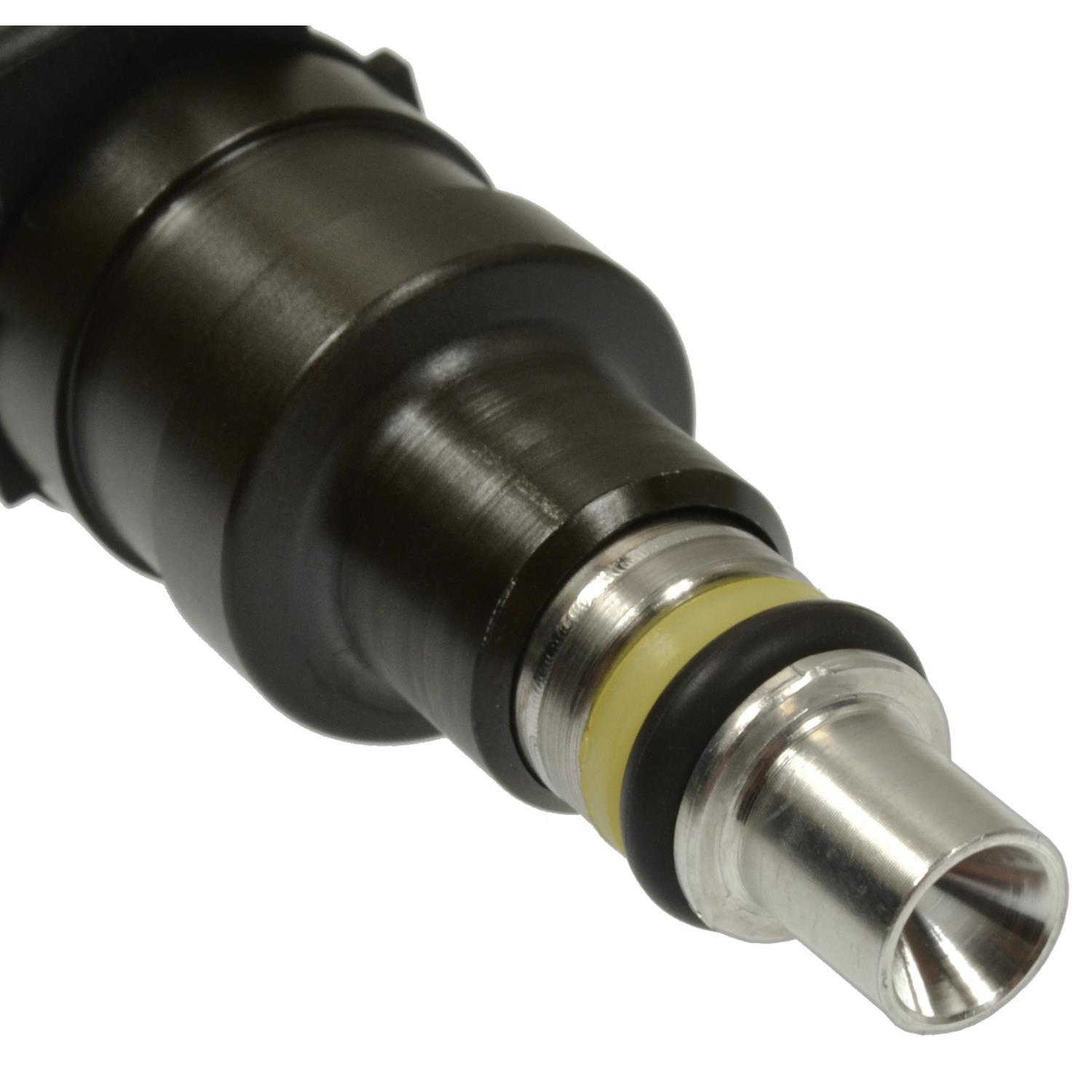 Standard Motor Products FJ680 - Fuel Injector Standard Motor Products FJ680 Fuel Injector product image 1 of 3