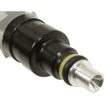 1986 Oldsmobile Delta 88 Fuel Injector Standard Motor Products FJ685 image 1 of 3