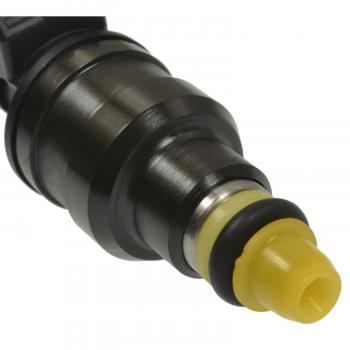 1991 Oldsmobile Delta 88 Fuel Injector Standard Motor Products FJ686 image 1 of 3