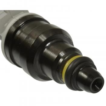 1995 Oldsmobile 98 Fuel Injector Standard Motor Products FJ715 image 1 of 3