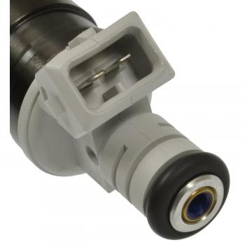 1995 Oldsmobile 98 Fuel Injector Standard Motor Products FJ715 image 3 of 3