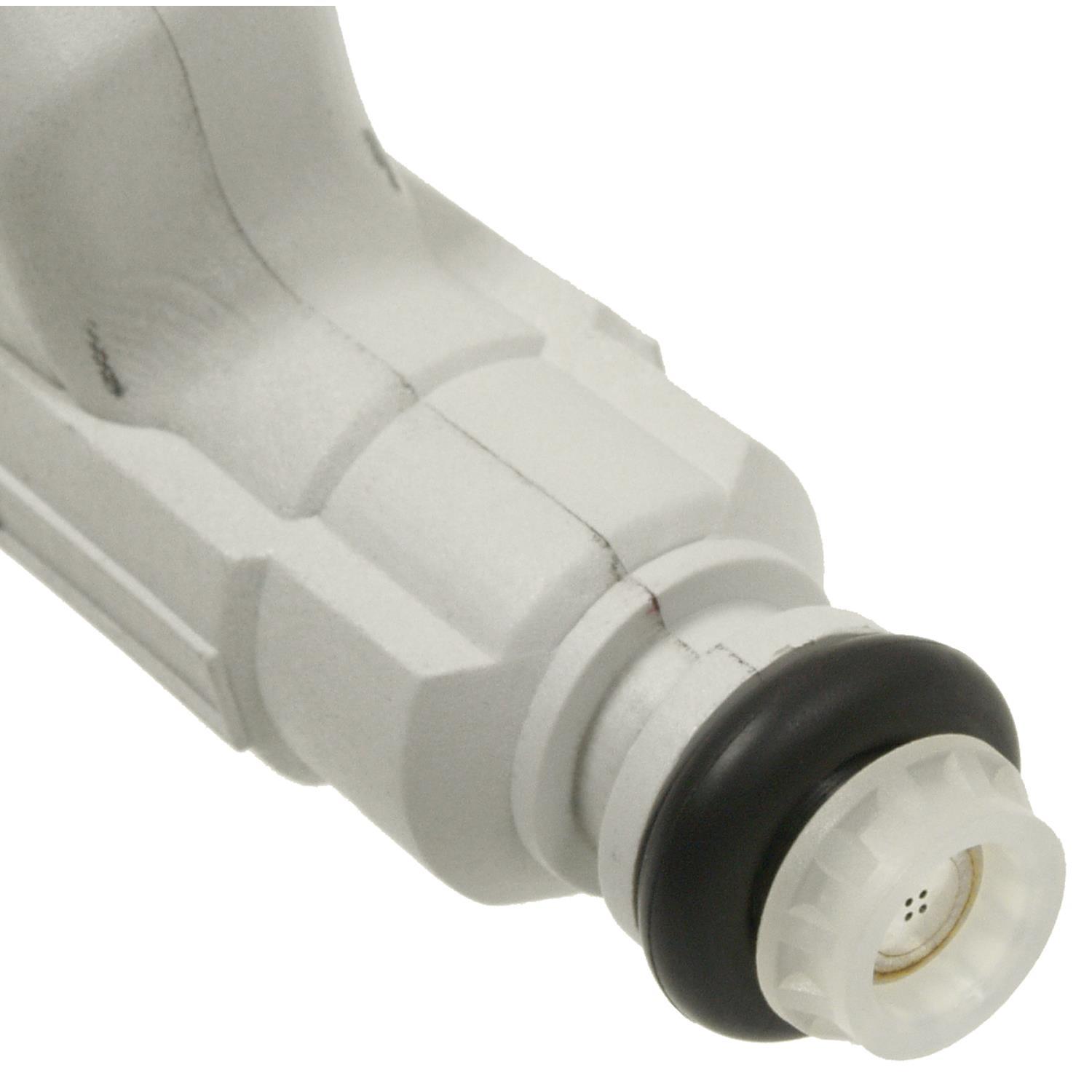 Standard Motor Products FJ770 - Fuel Injector Standard Motor Products FJ770 Fuel Injector product image 1 of 3