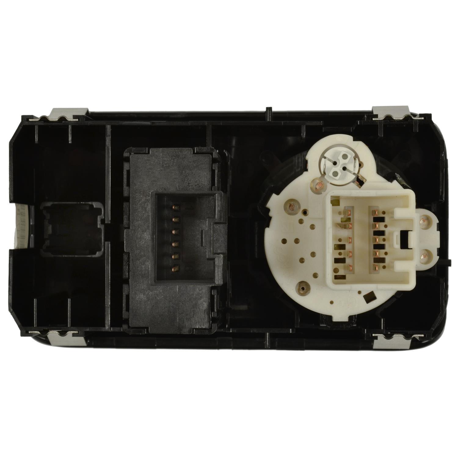 Standard Motor Products HLS1677 - Headlight Switch Standard Motor Products HLS1677 Headlight Switch product image 1 of 3