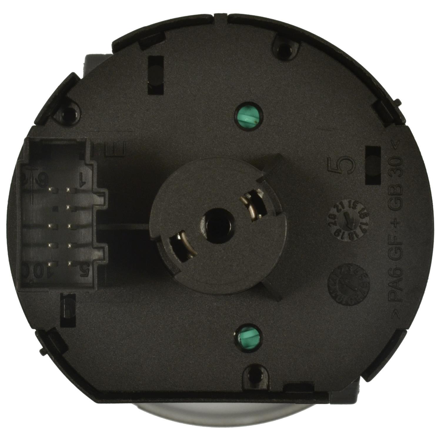 Standard Motor Products HLS1761 - Headlight Switch Standard Motor Products HLS1761 Headlight Switch product image 1 of 3