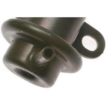 1998 Mazda Protege Fuel Injection Pressure Regulator Standard Motor Products PR242 image 1 of 3