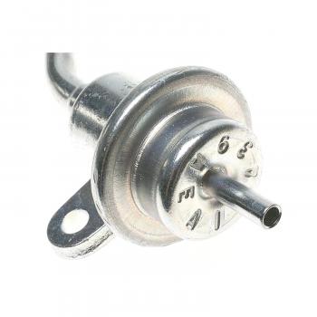 2001 Honda Prelude Fuel Injection Pressure Regulator Standard Motor Products PR245 image 1 of 3