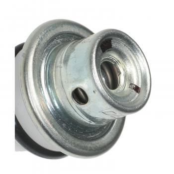 2008 Toyota Yaris Fuel Injection Pressure Regulator Standard Motor Products PR481 image 2 of 3