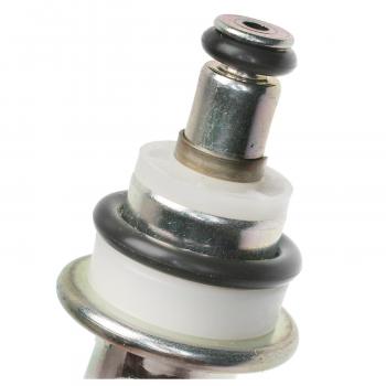 2014 Hyundai Genesis Fuel Injection Pressure Regulator Left Center Standard Motor Products PR487 image 1 of 3