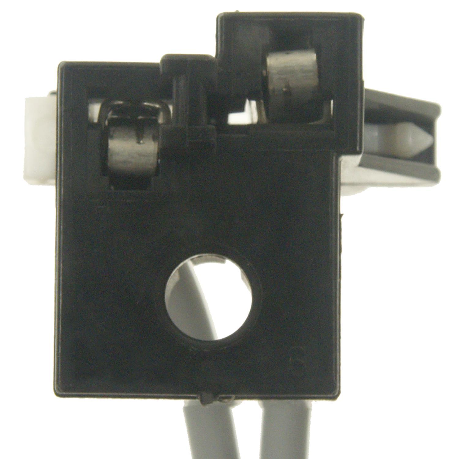 Standard Motor Products S1706 - Headlight Connector Standard Motor Products S1706 Headlight Connector product image 1 of 3