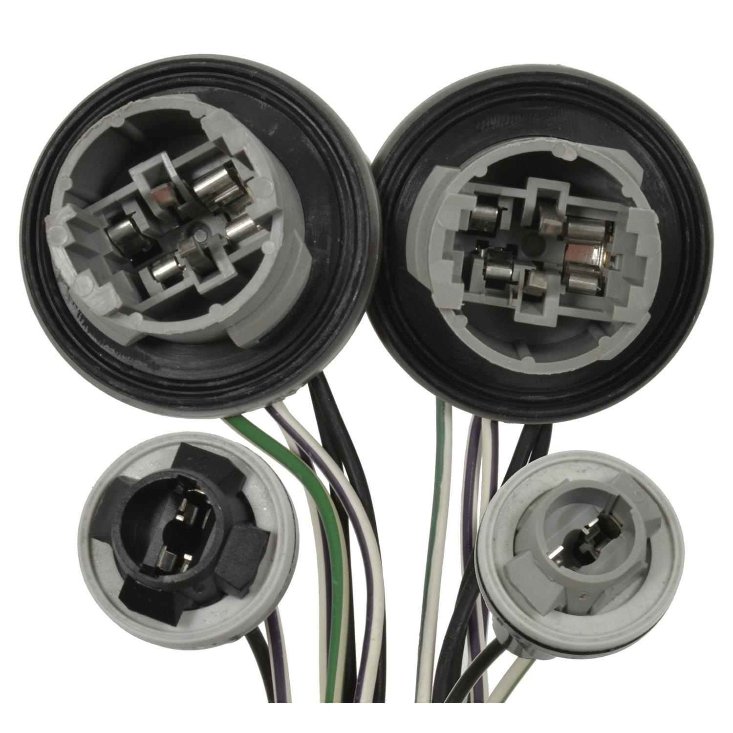 Standard Motor Products S2135 - Tail Lamp Socket Standard Motor Products S2135 Brake / Tail / Turn Signal Light Connector product image 1 of 3