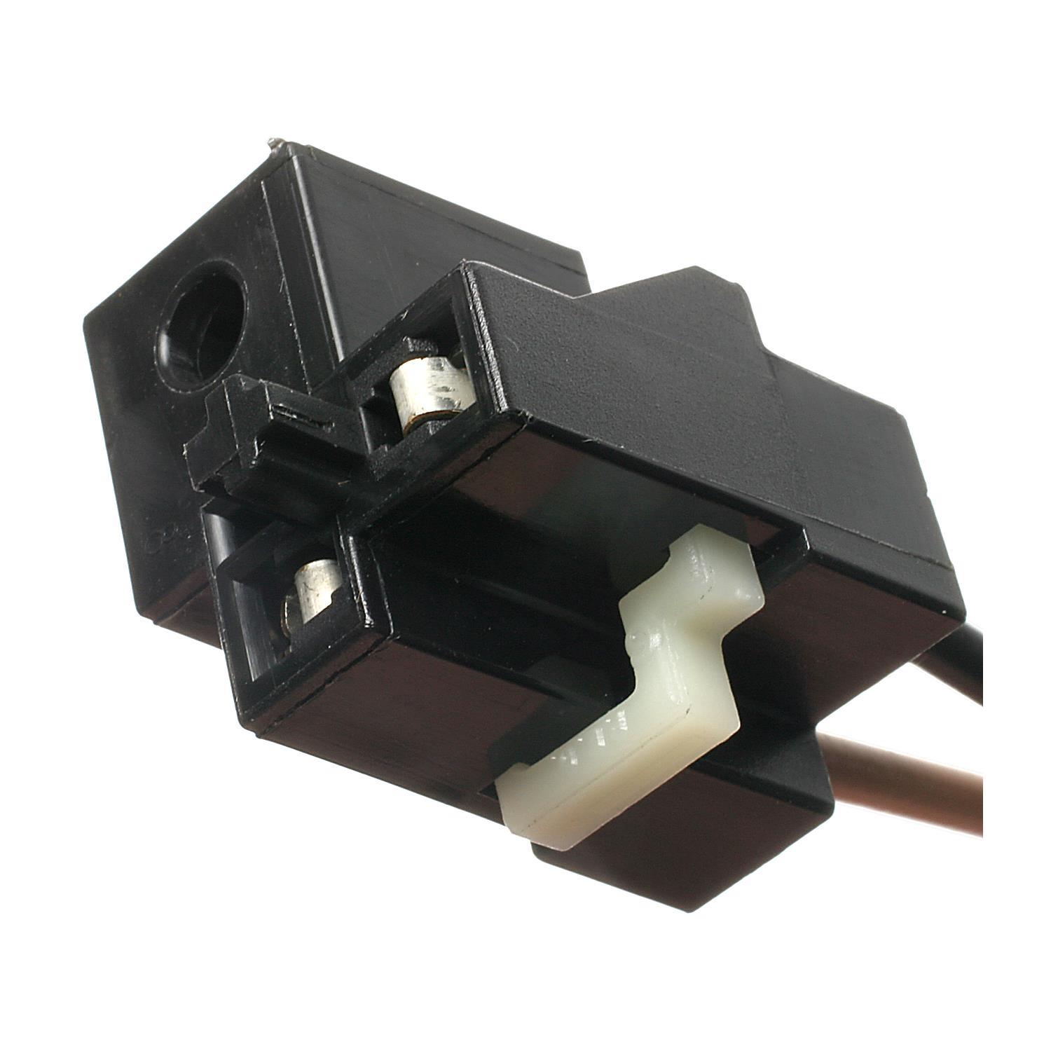 Standard Motor Products S541 - Headlight Connector Standard Motor Products S541 Headlight Connector product image 1 of 3