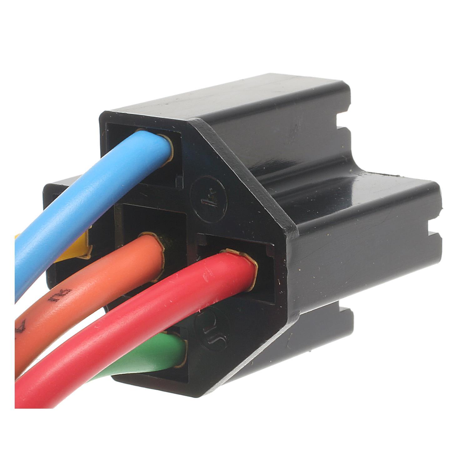Standard Motor Products S654 - HVAC Relay Connector Standard Motor Products S654 A/C Clutch Control Relay Harness Connector product image 1 of 3
