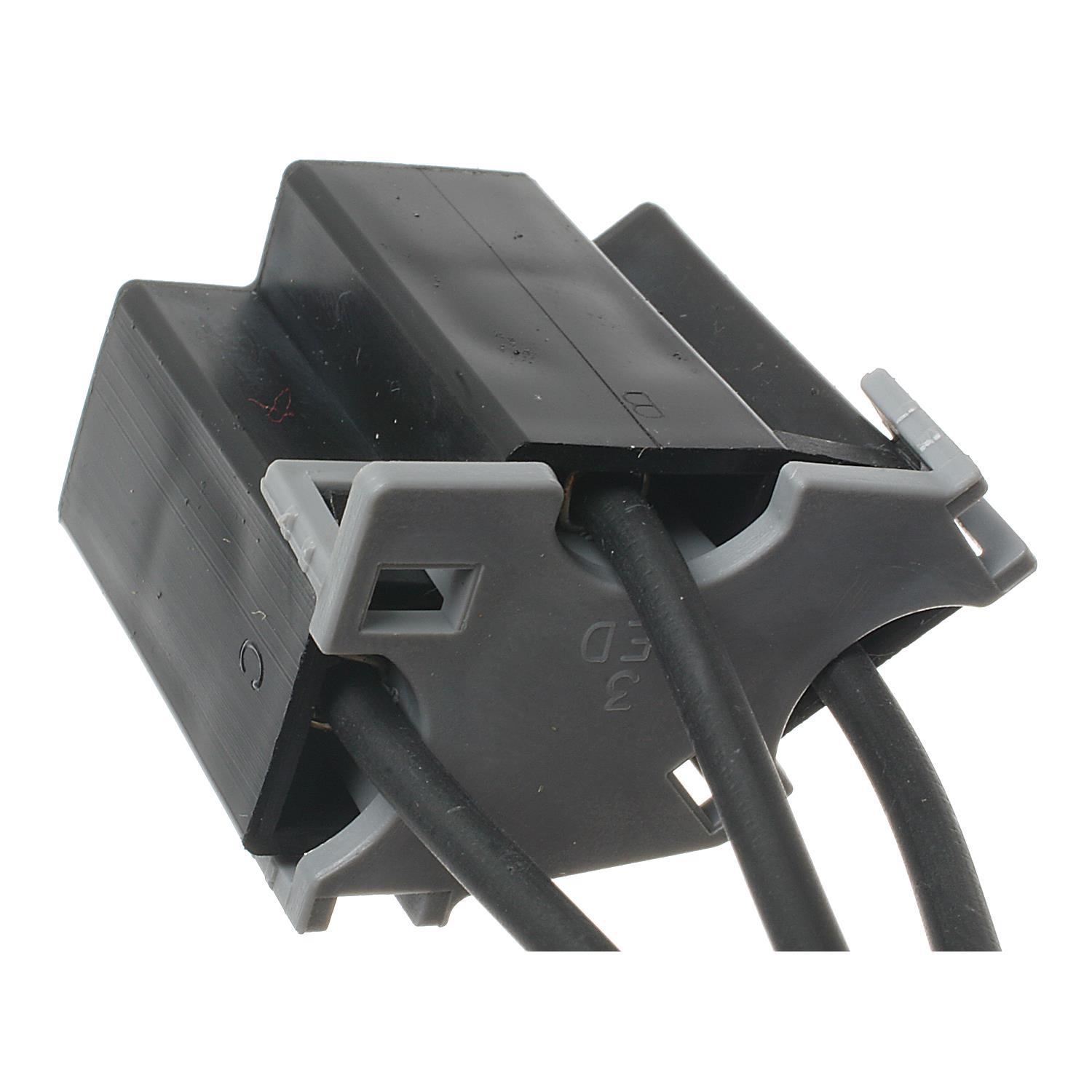 Standard Motor Products S686 - Headlight Connector Standard Motor Products S686 Headlight Connector product image 1 of 3