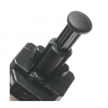 1999 Daewoo Nubira Brake Light Switch Standard Motor Products SLS289 image 1 of 3