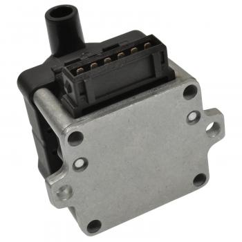 1990 Volkswagen Transporter Ignition Coil Standard Motor Products UF704 image 1 of 3