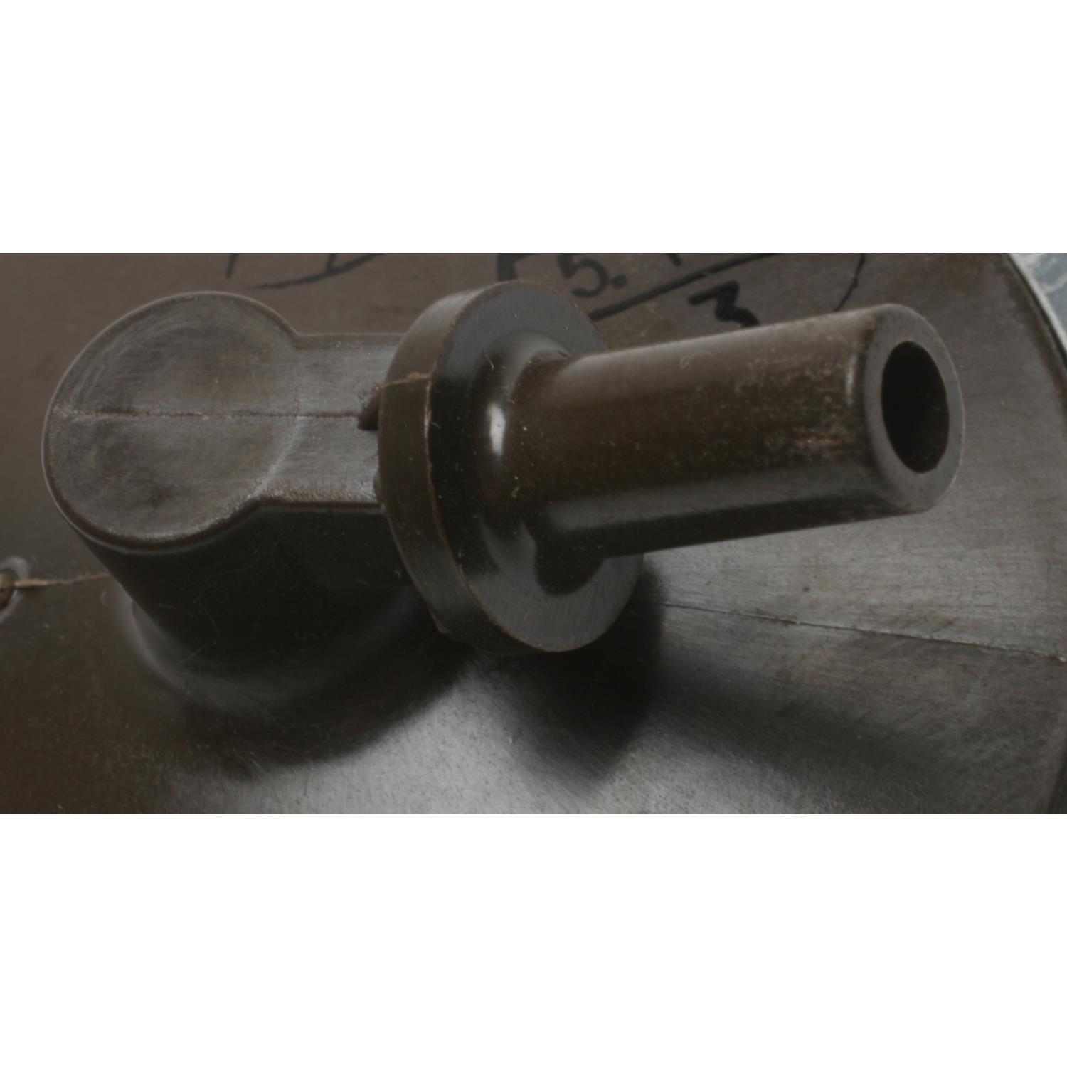 Standard Motor Products VS106 - EGR Vacuum Modulator Standard Motor Products VS106 EGR Vacuum Modulator product image 1 of 4